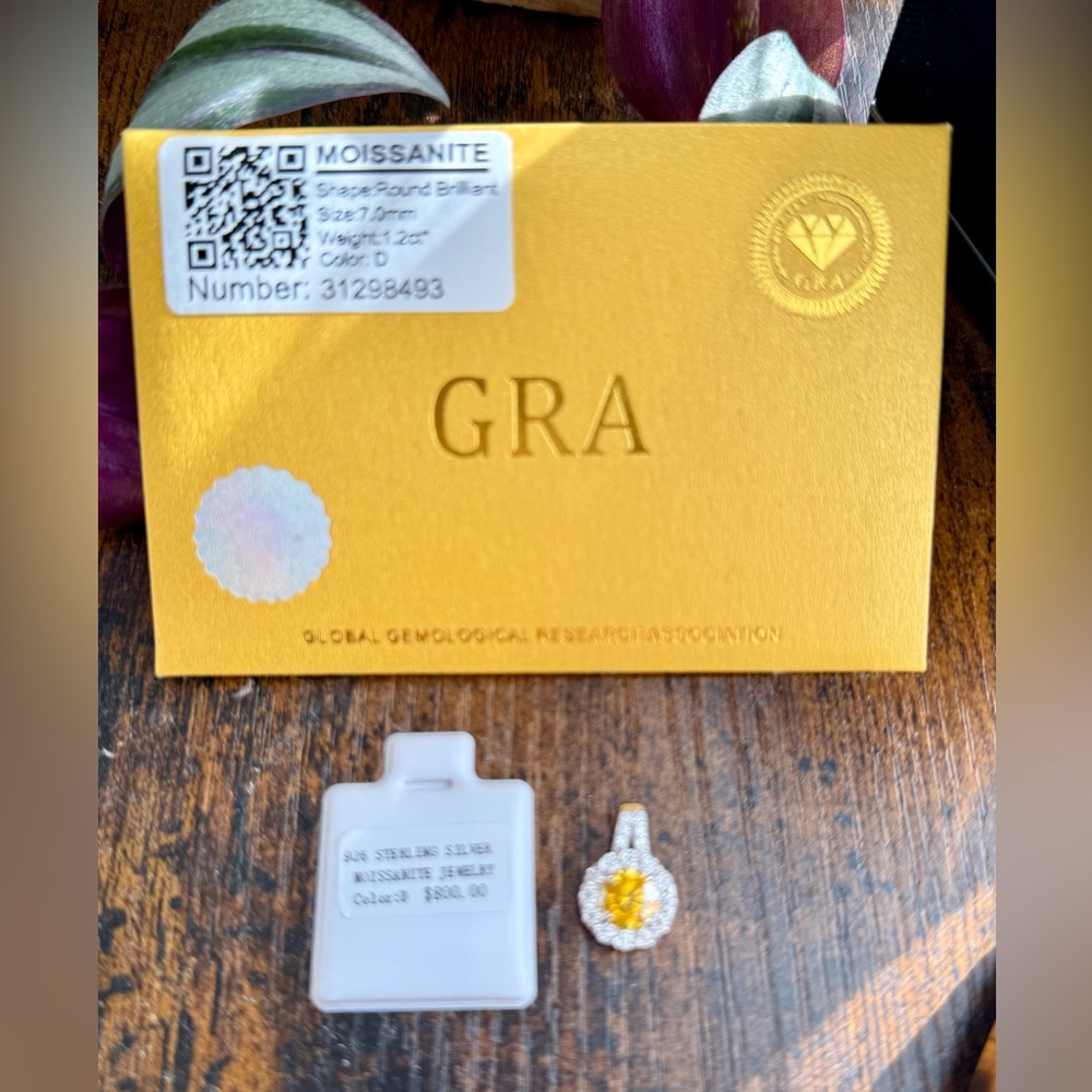 1.2ct Yellow Moissanite Pendant Sterling Silver/(2) 1ct Round Moissanite Stones